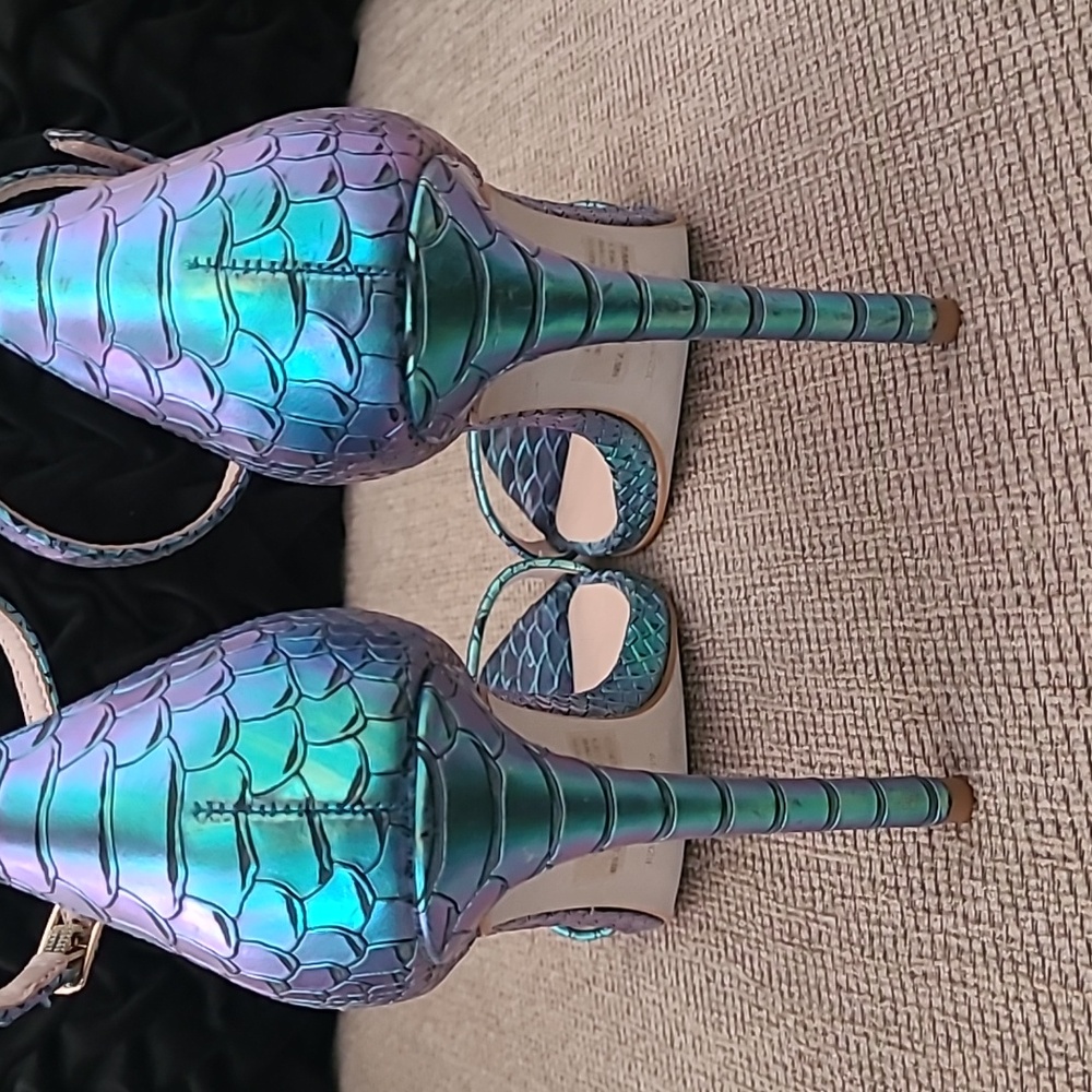 STEVE MADDEN WOMEN'S SANE IRIDESCENT SNAKE PRINT POINTED SANDALS - Picture 7 of 11